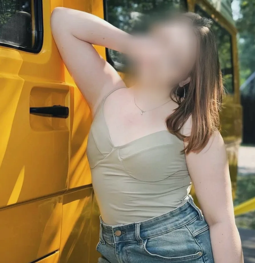Chloe, 19
