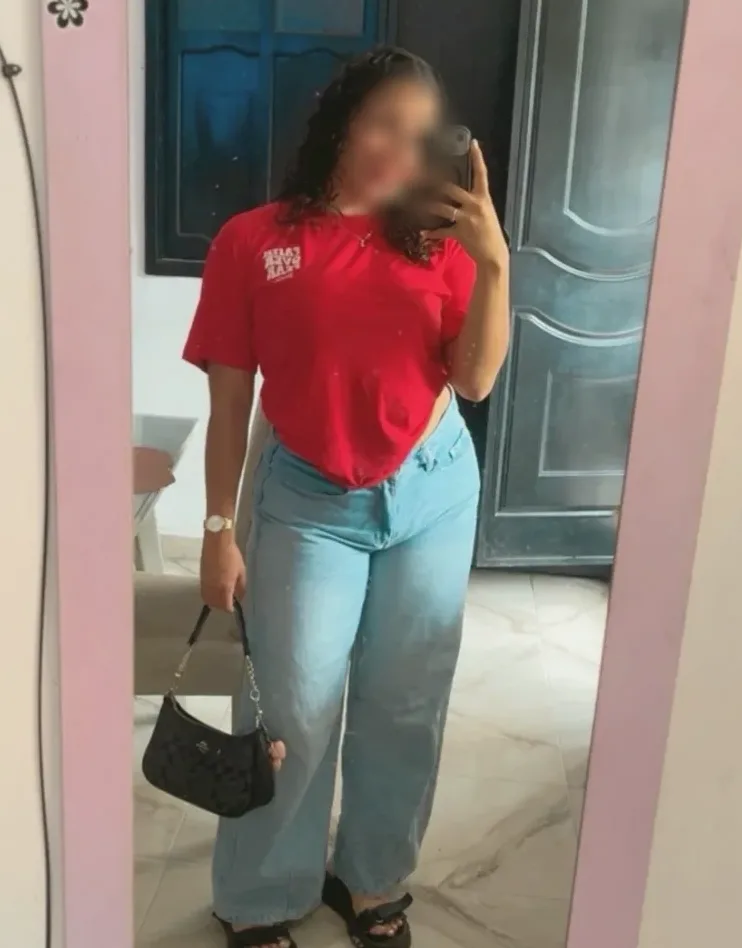 Isla, 24