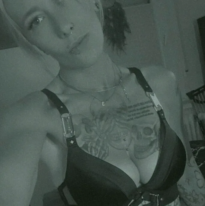 Sarah, 32